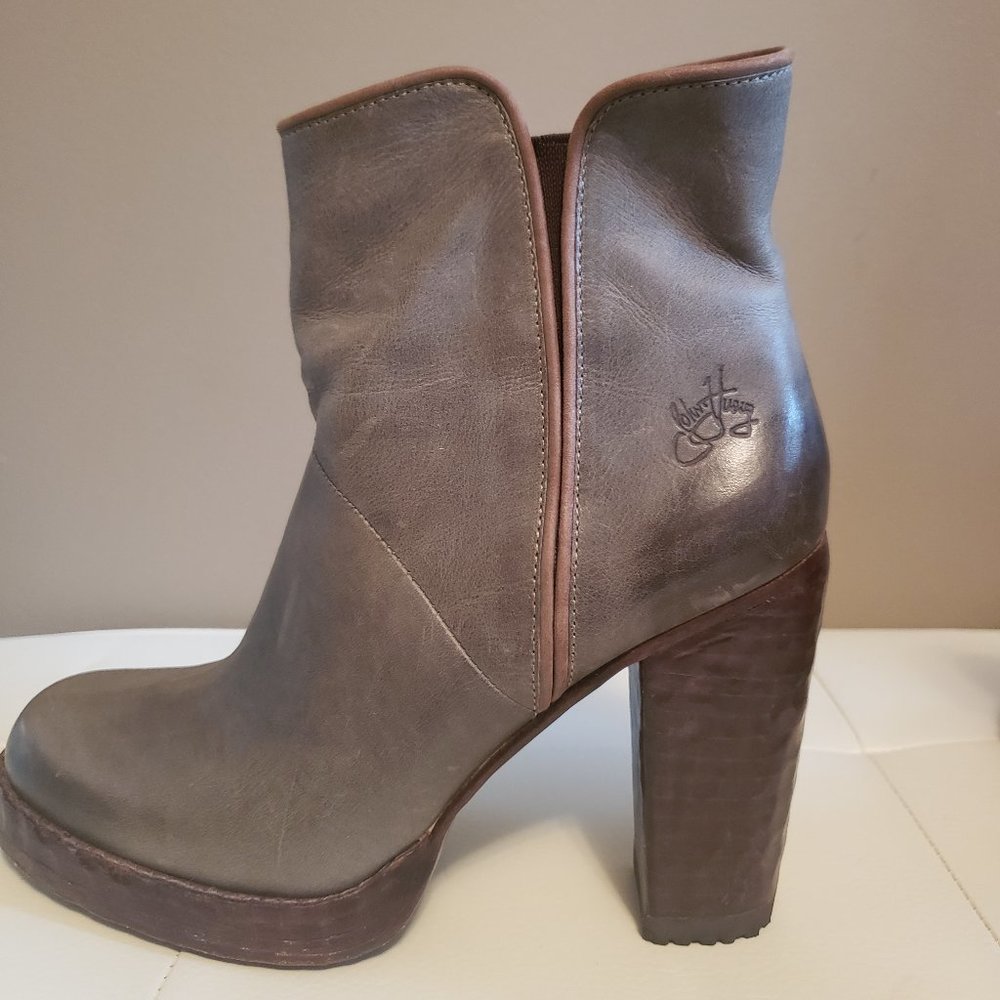 Fluevog boots- Ash Grey with Copper zip